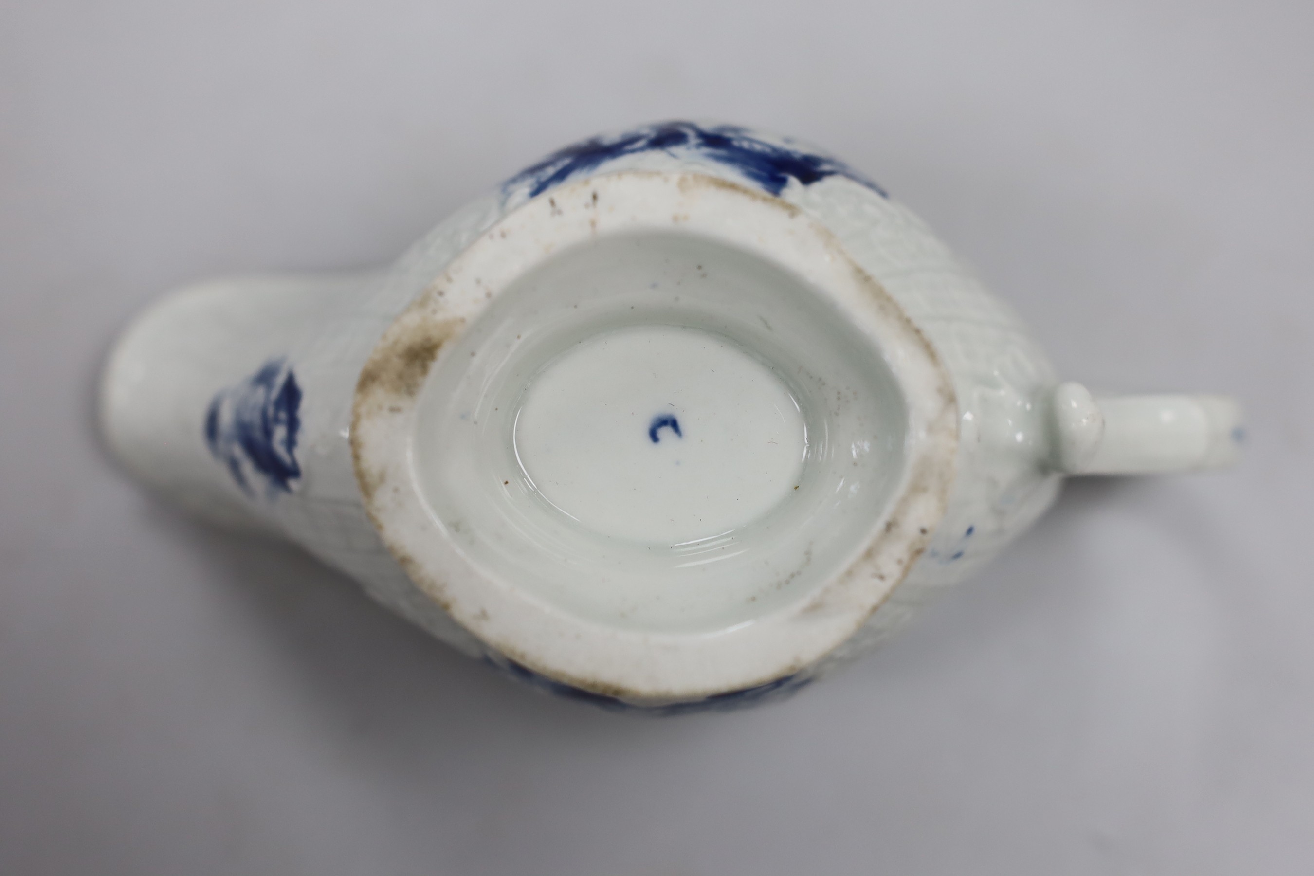 A Worcester ‘fishermen’ pattern sauce boat, 17cm long